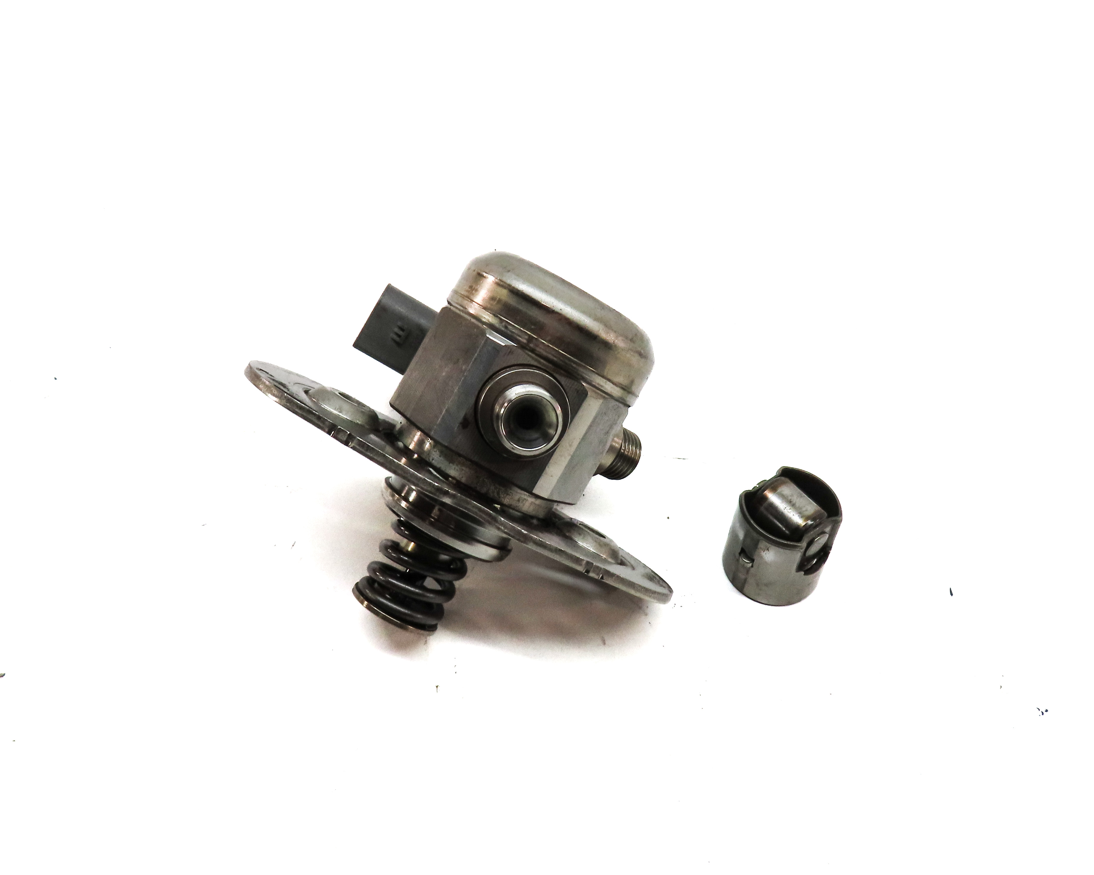 12-19 BMW 5 6 7 M5 M6 X5 X6 (F06 F10 F15 F16 F85) 4.4L HIGH PRESSURE FUEL PUMP — exact item pictured